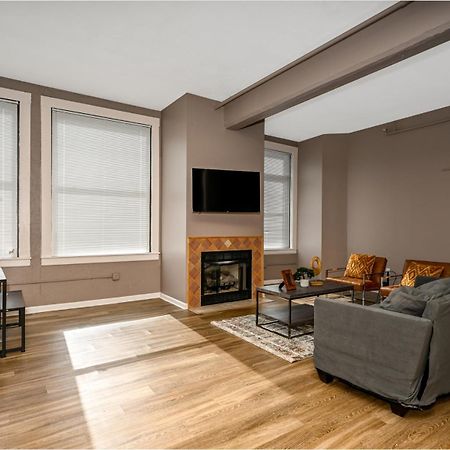 2 Bath Prkg+Gym+Sauna Perk Plaza +30 Day Cleveland Bagian luar foto