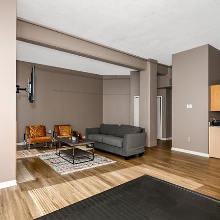 2 Bath Prkg+Gym+Sauna Perk Plaza +30 Day Cleveland Bagian luar foto