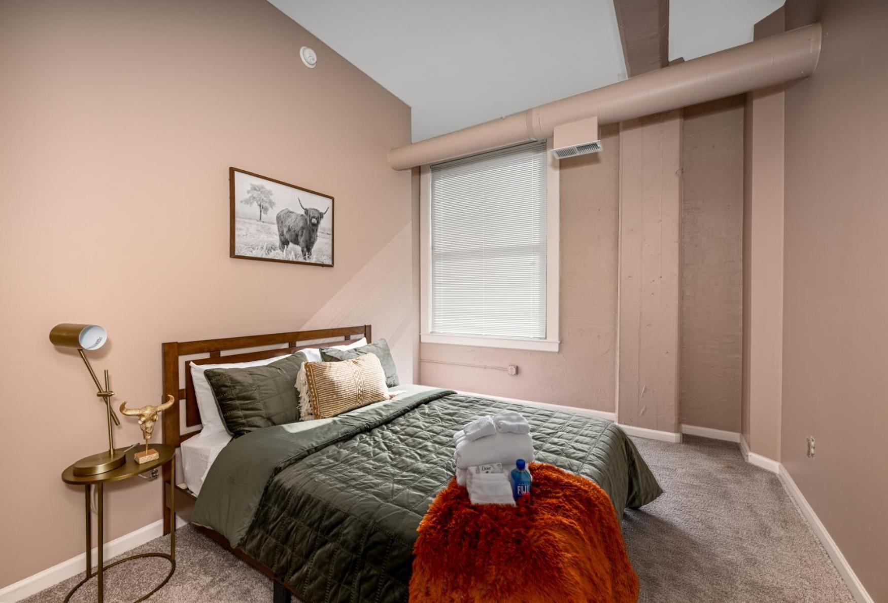 2 Bath Prkg+Gym+Sauna Perk Plaza +30 Day Cleveland Bagian luar foto