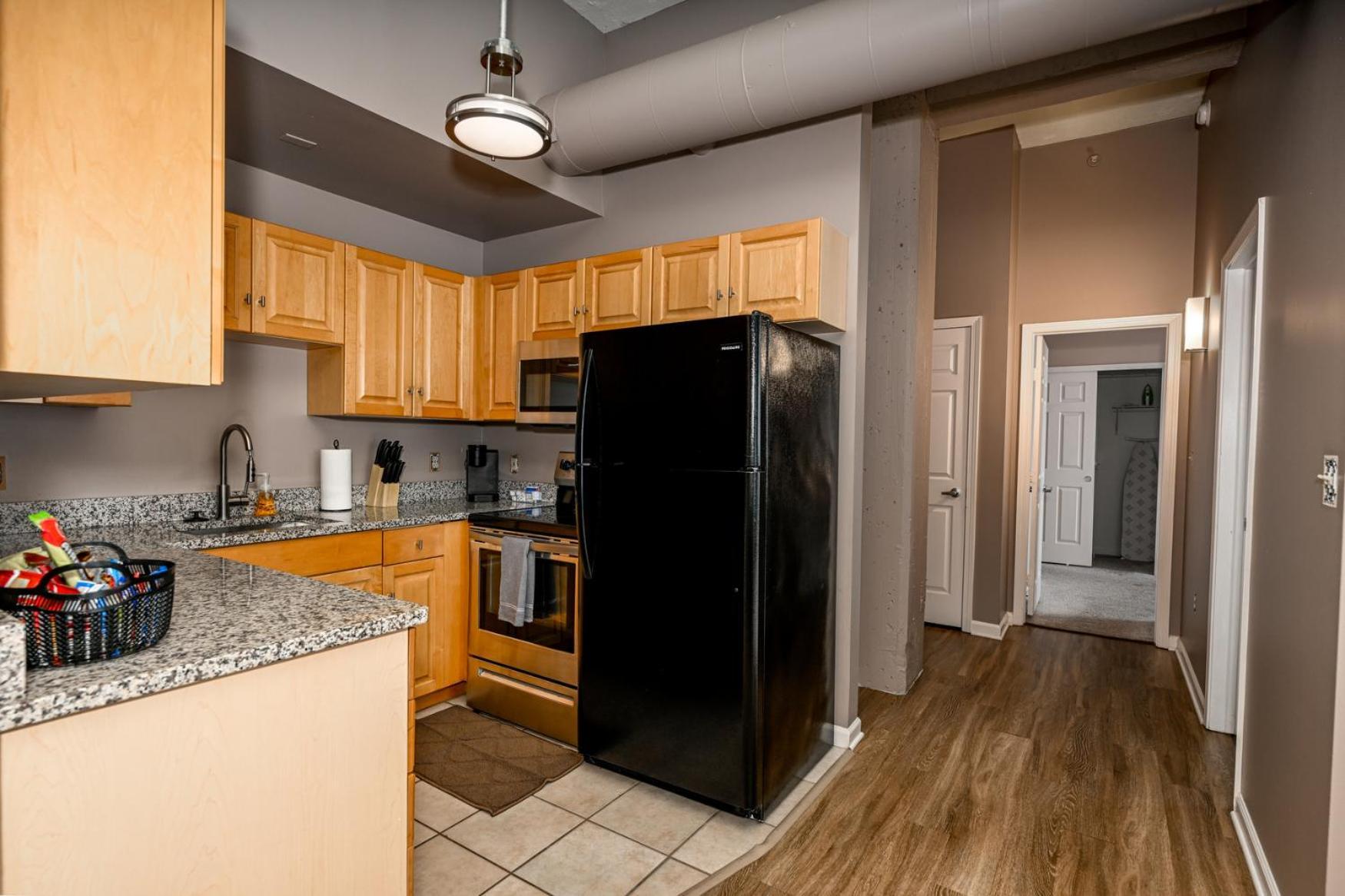 2 Bath Prkg+Gym+Sauna Perk Plaza +30 Day Cleveland Bagian luar foto