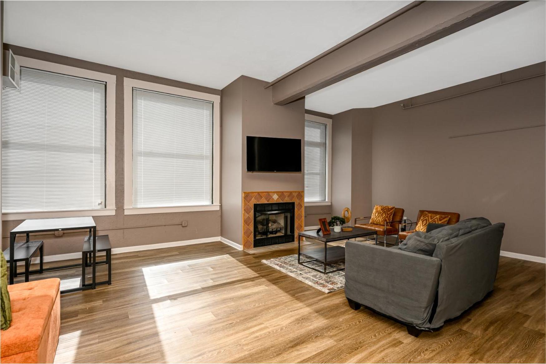 2 Bath Prkg+Gym+Sauna Perk Plaza +30 Day Cleveland Bagian luar foto