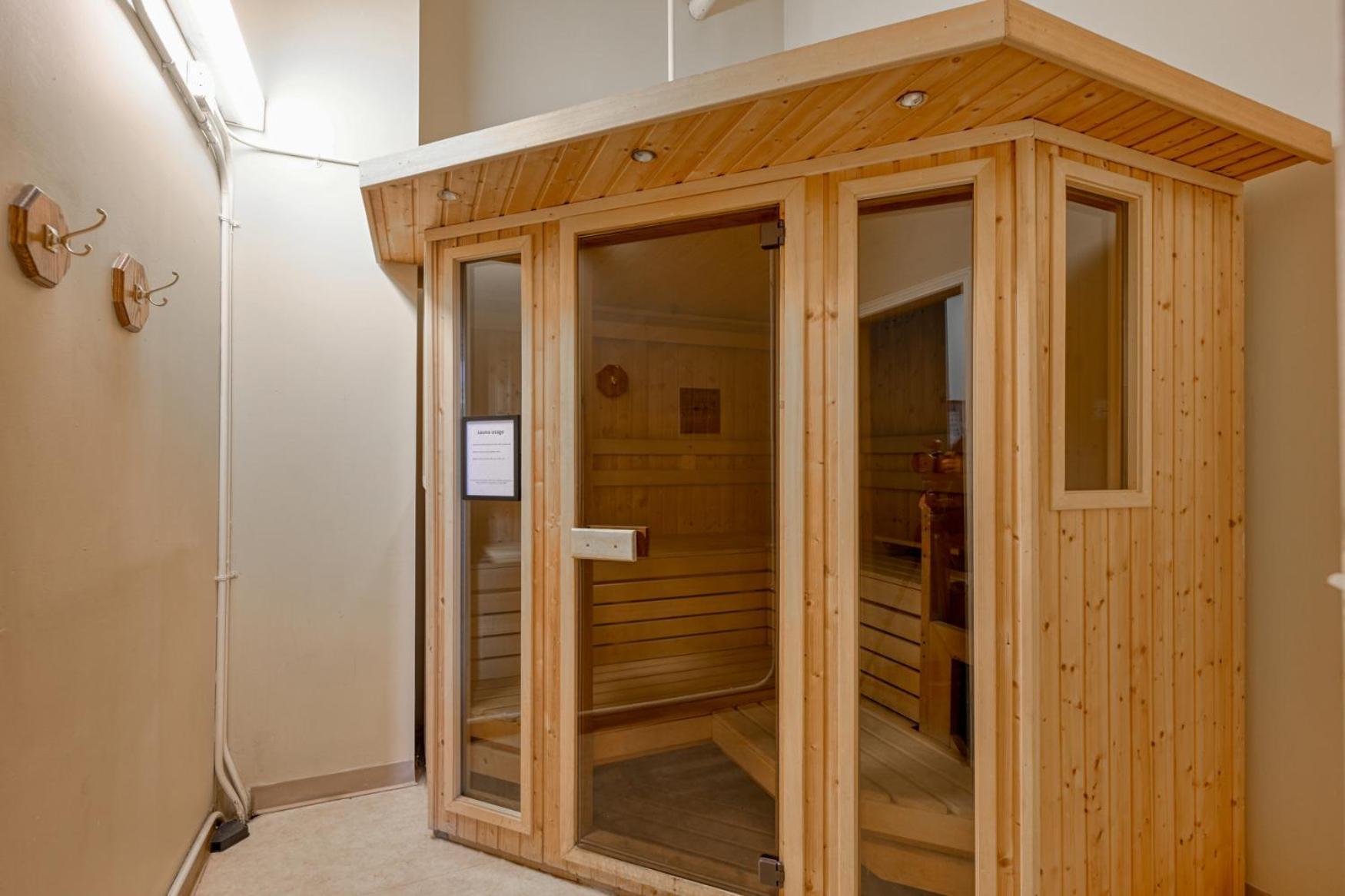 2 Bath Prkg+Gym+Sauna Perk Plaza +30 Day Cleveland Bagian luar foto