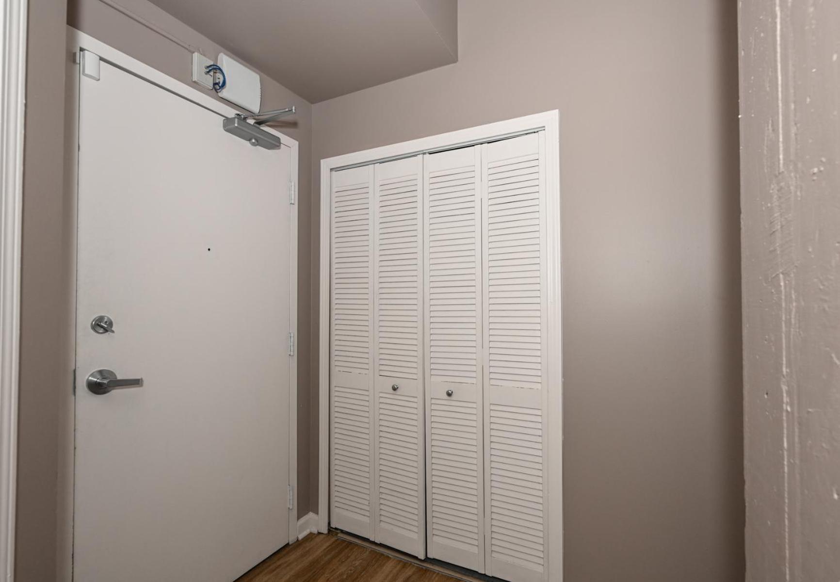 2 Bath Prkg+Gym+Sauna Perk Plaza +30 Day Cleveland Bagian luar foto