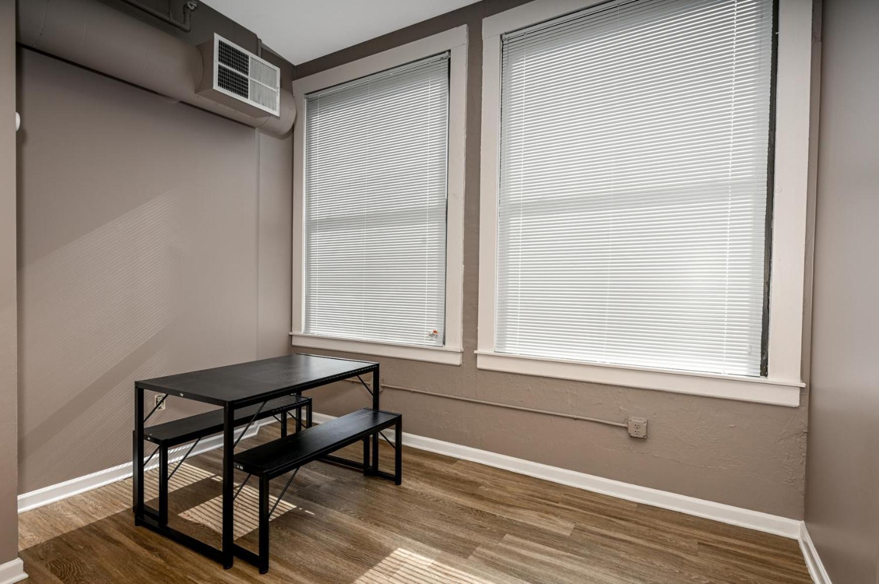 2 Bath Prkg+Gym+Sauna Perk Plaza +30 Day Cleveland Bagian luar foto
