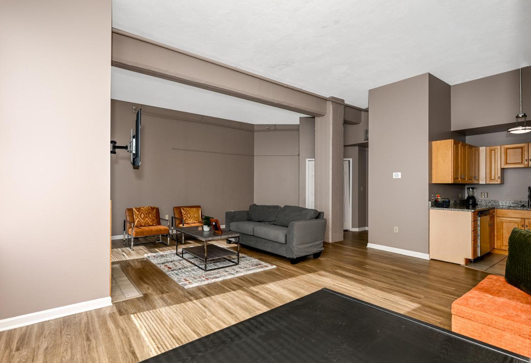 2 Bath Prkg+Gym+Sauna Perk Plaza +30 Day Cleveland Bagian luar foto