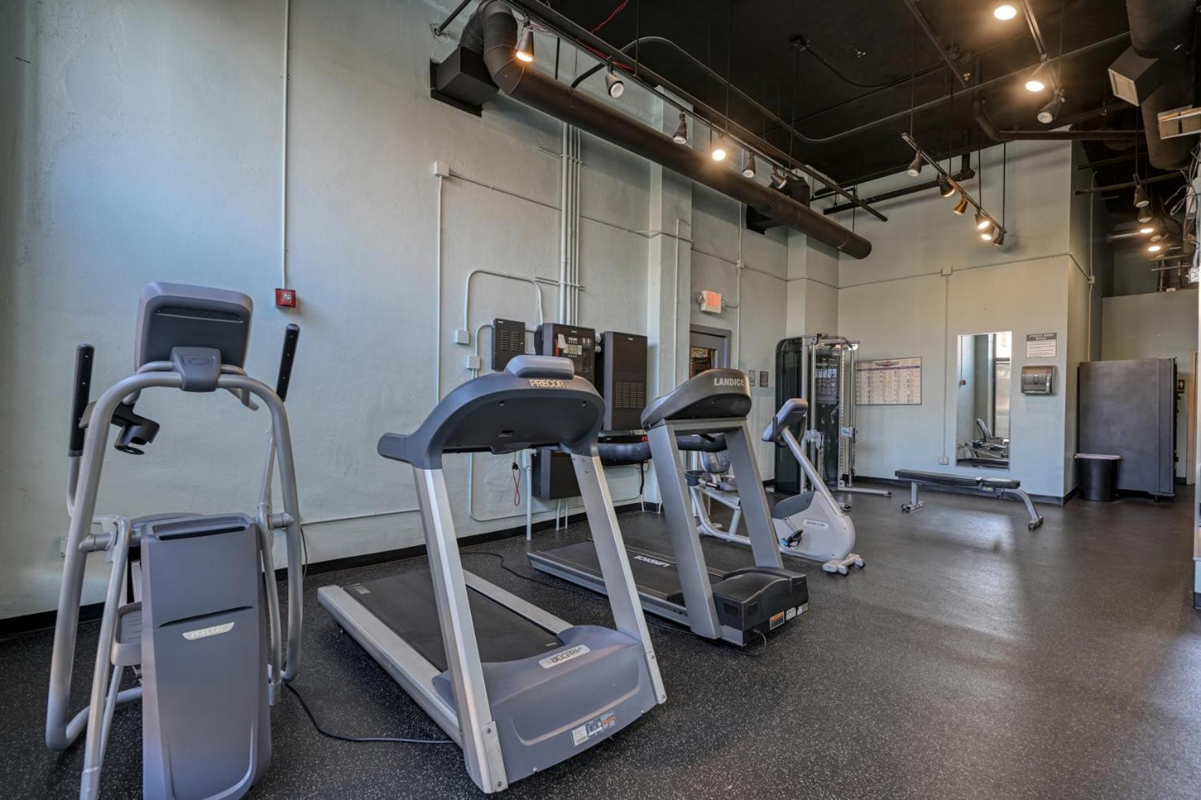 2 Bath Prkg+Gym+Sauna Perk Plaza +30 Day Cleveland Bagian luar foto