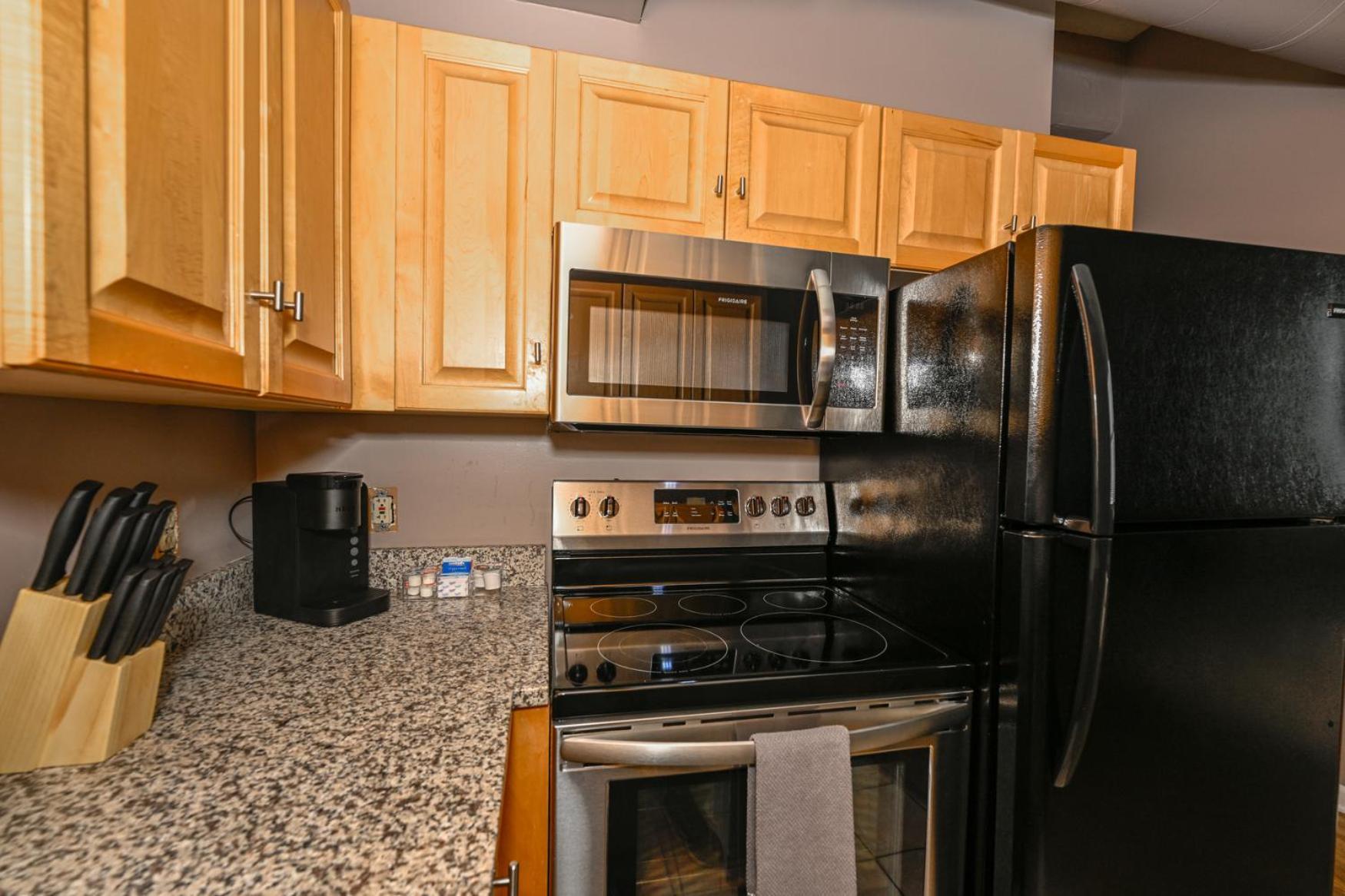 2 Bath Prkg+Gym+Sauna Perk Plaza +30 Day Cleveland Bagian luar foto