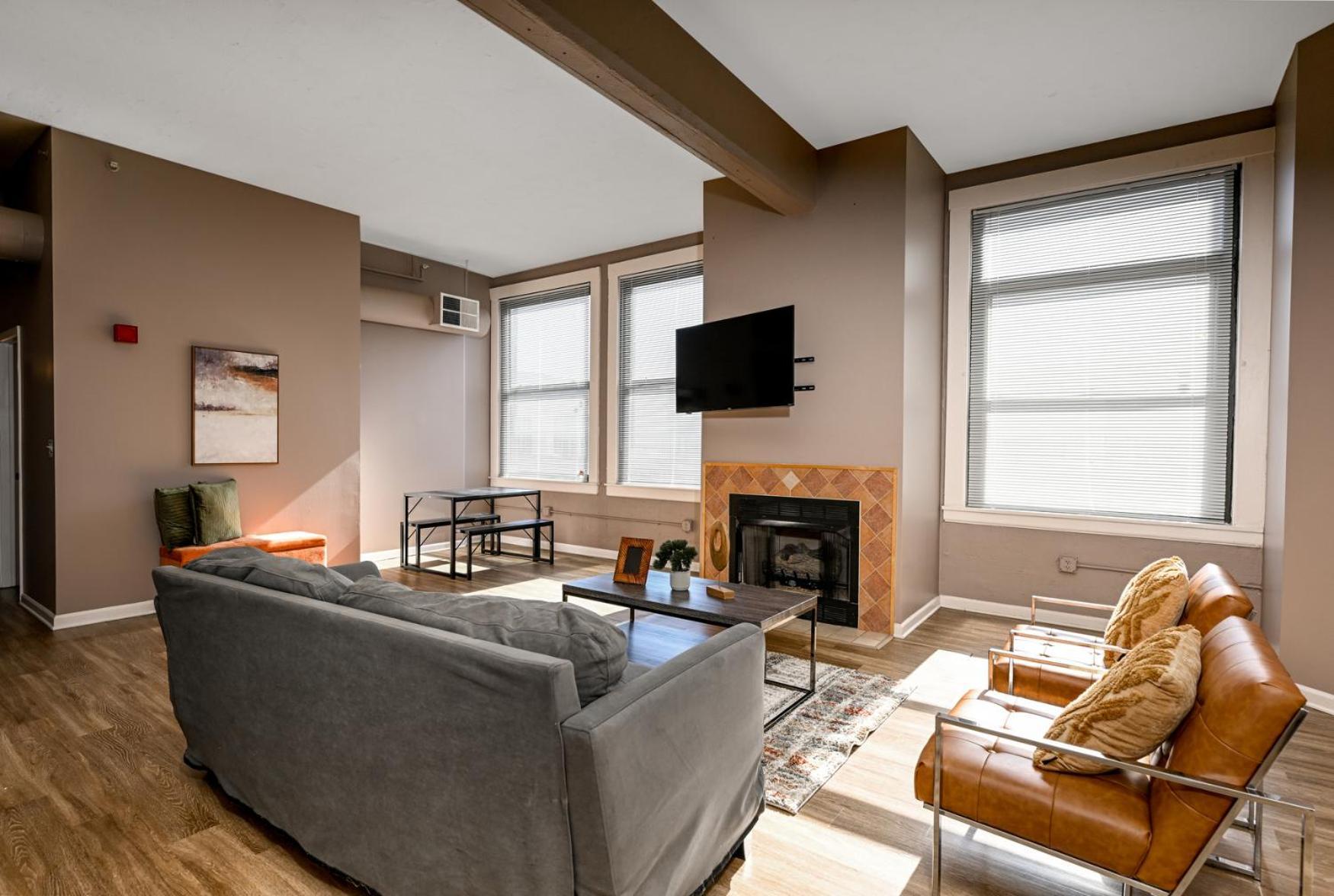 2 Bath Prkg+Gym+Sauna Perk Plaza +30 Day Cleveland Bagian luar foto